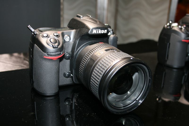 Illustration for article titled Hands On D3 and D300 Impressions: Beefy and Beautiful